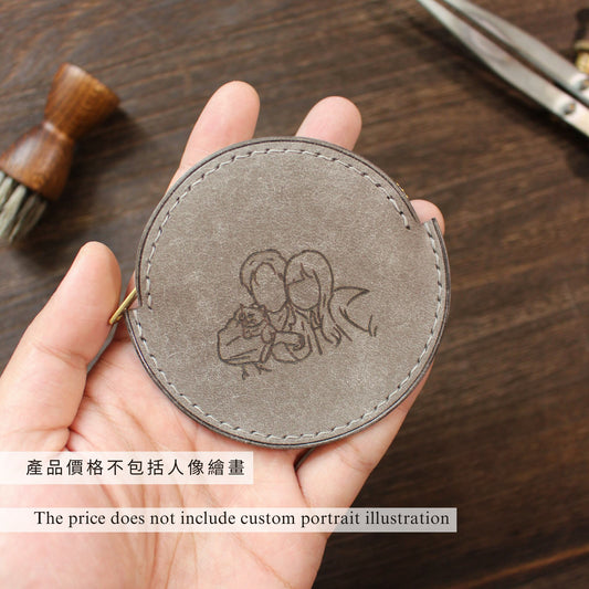 Hato Leather 極簡圓形散銀包，展示磨砂灰色植鞣皮革質感